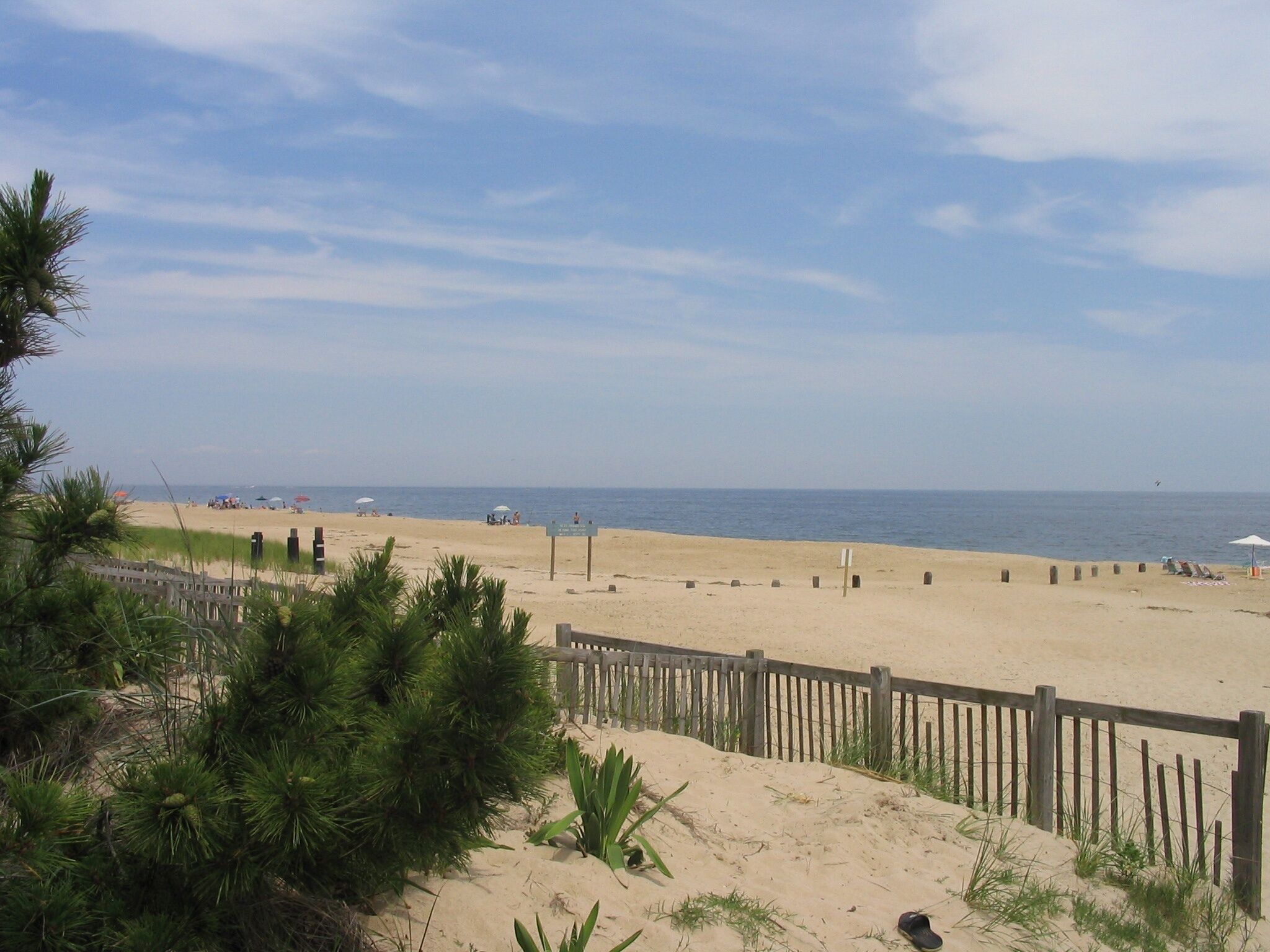 Nær stranden og solsenger