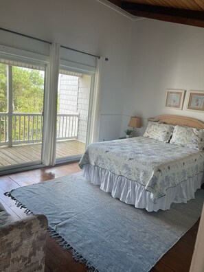 4 bedrooms, iron/ironing board, WiFi