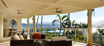 Island Point Villa 4 -  Close to Town with Magnificent Ocean Views.