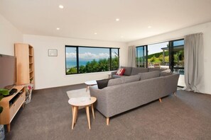 TV, fireplace, DVD player, stereo