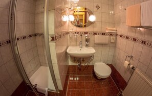A bathroom with a shower, sink, and toilet. - Hotel Krona Domzale (Domzale)