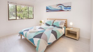 4 makuuhuonetta, silitysrauta/-lauta, ilmainen Wi-Fi, vuodevaatteet