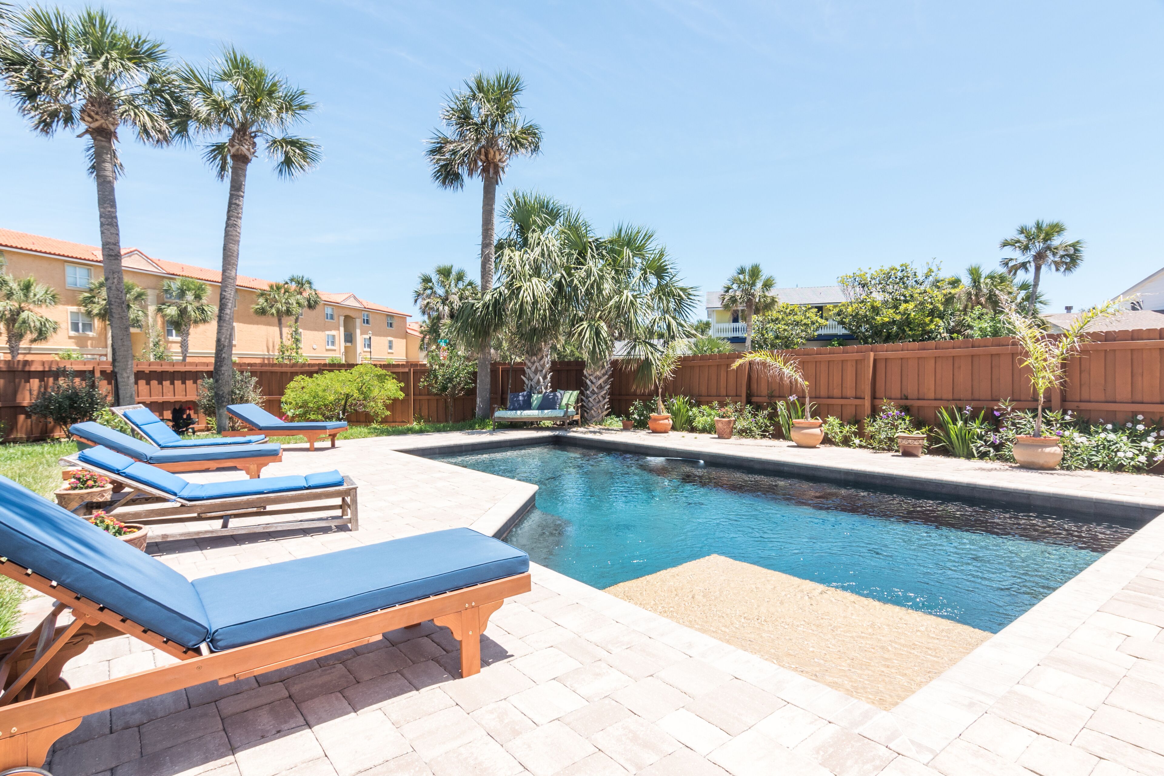 The Oasis In Jax Beach - Shelter in style 
