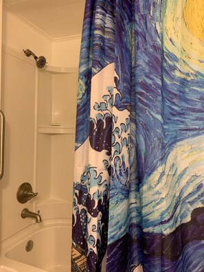 Combined shower/bathtub, hair dryer, towels, soap - Fort Morgan Waterfront Bay Cabin-Gulf beach. Private Comfy & Romantic Wifi Cable (Gulf Shores)