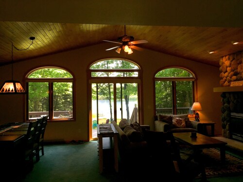 Lakefront home with private dock! Family owned and loved. ❤️ Beautiful Smoky Lake