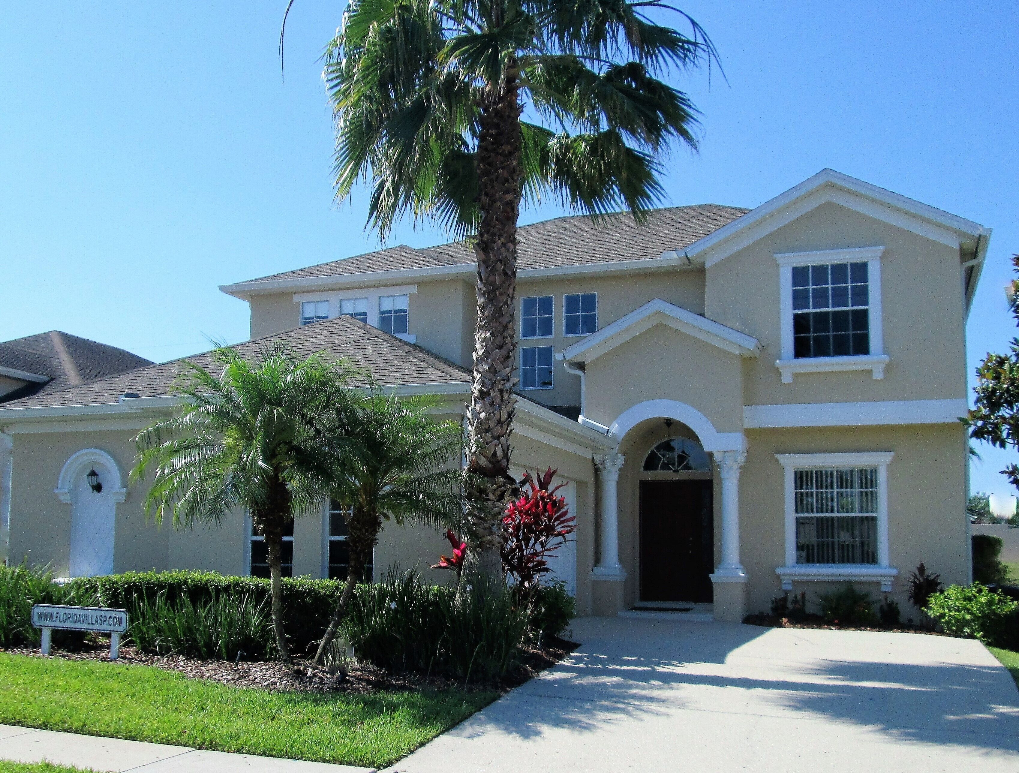 Outstanding 5 bed home Large Private South Facing Pool/Spa Games & Exercise Room