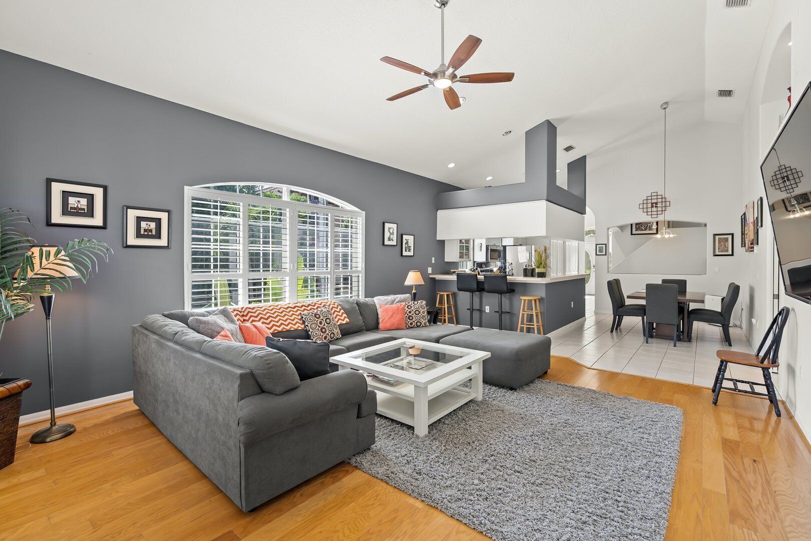 TV connectée, lecteur de DVD, jouets, chaîne hi-fi