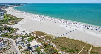 Spacious Siesta Key Home with Private Heated Pool – Pet Friendly, Near Beaches