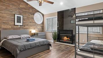 6 bedrooms, desk, free WiFi, bed sheets