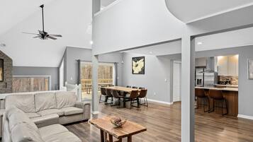 Smart TV, fireplace, ping pong, stereo