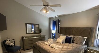 3 miles Disney, 4 BR/3Ba Pool,Hot tub, game room, Free Wi-Fi,Wheelchair friendly