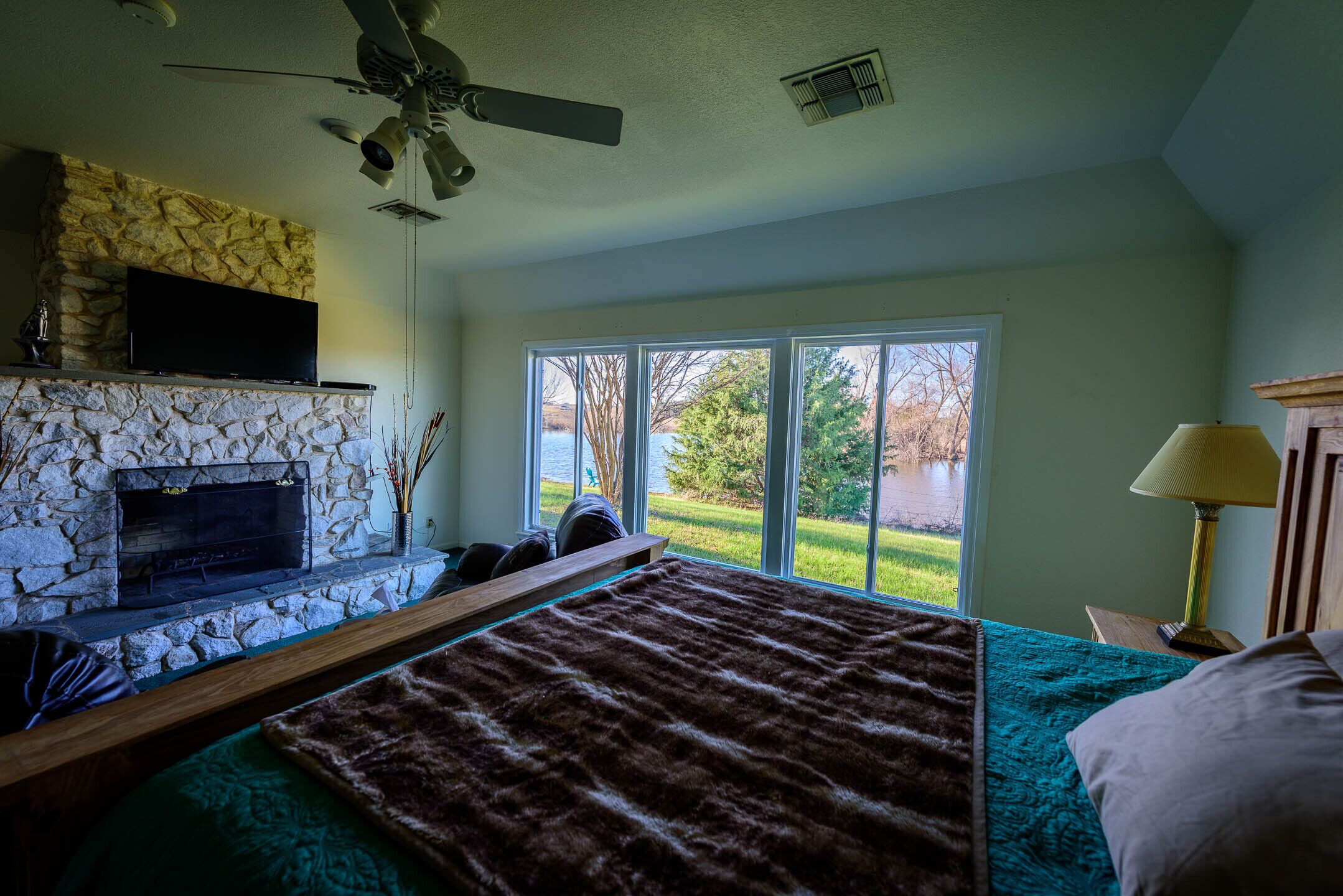 5 bedrooms, iron/ironing board, free WiFi, bed sheets