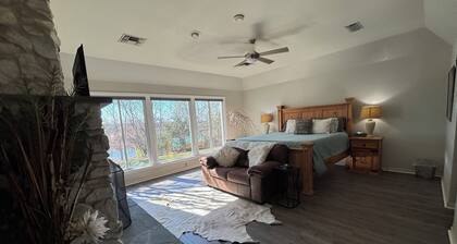 Private Country Home on 4 acres, Open Space, Pool, Hot Tub, Gameroom, Pond