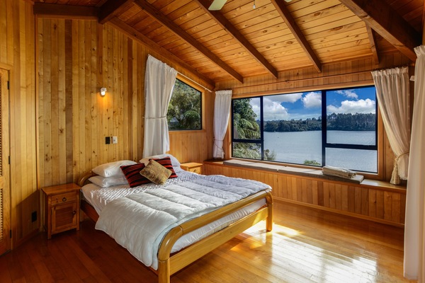 4 slaapkamers, een strijkplank/strijkijzer, gratis wifi, beddengoed