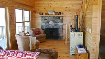 Flachbildfernseher, Kamin, DVD-Player