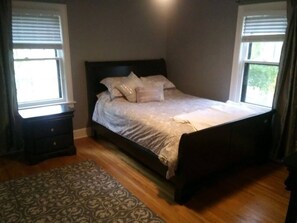 5 bedrooms, desk, iron/ironing board, travel cot