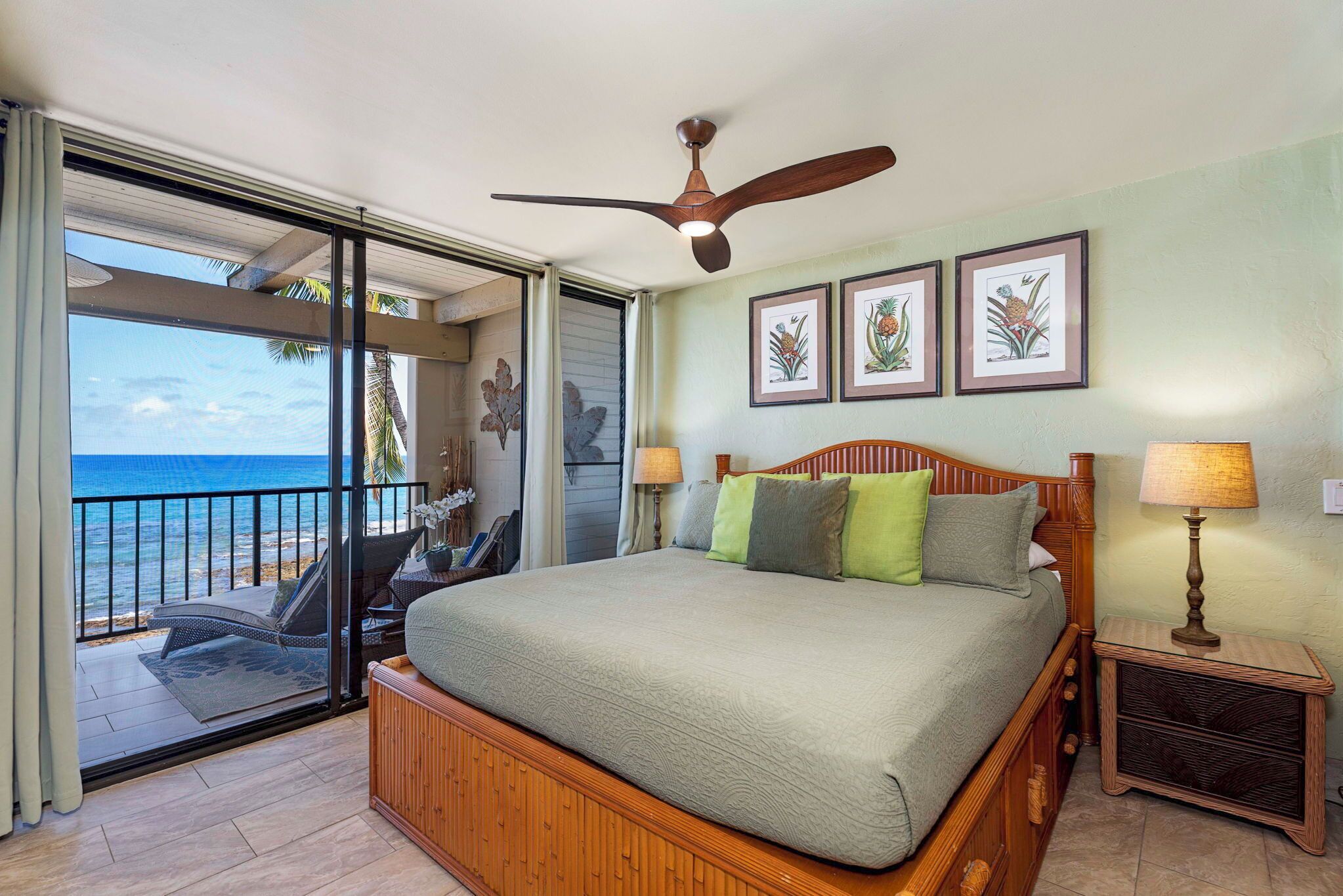 Beautiful Oceanfront Kona Bali Kai 3rd Floor Condo  - Photo 3