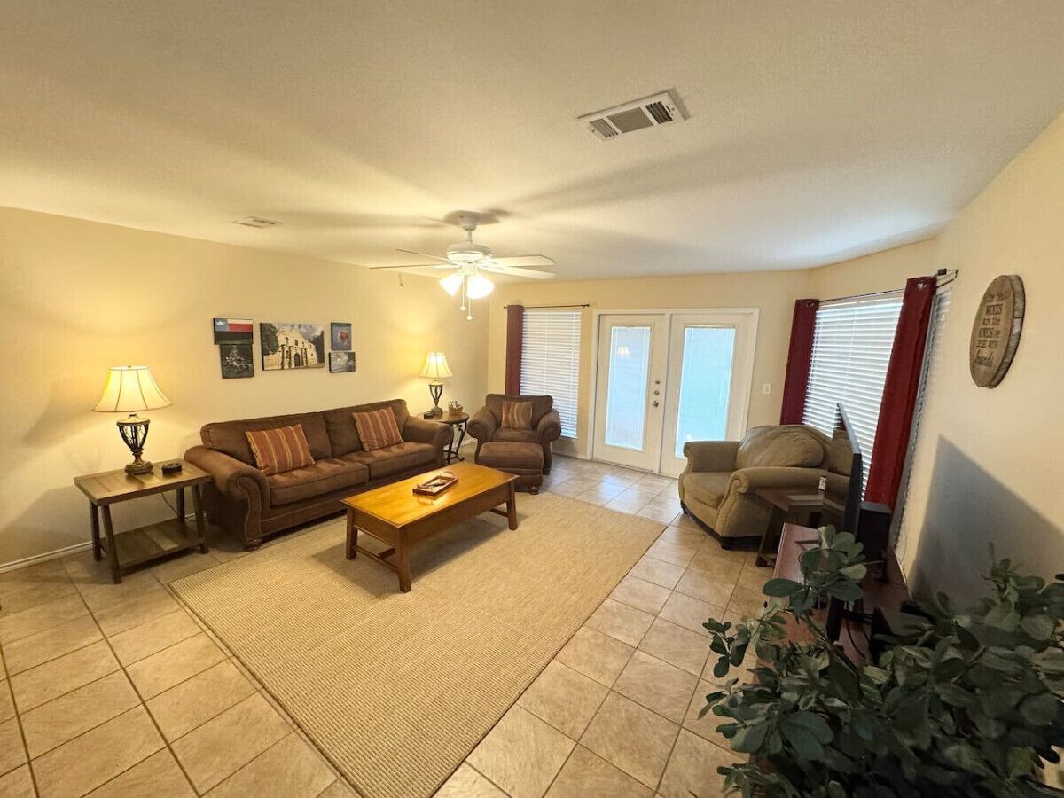 2 Night Min Only Mdw | 2 Pools/4 Hot Tubs - New Braunfels, TX
