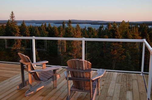 Island House Above Trees! 360° Oceanview, 4BR, Car-Accessible, Near Lunenburg  