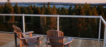 Island House Above Trees! 360° Oceanview, 4BR, Car-Accessible, Near Lunenburg  