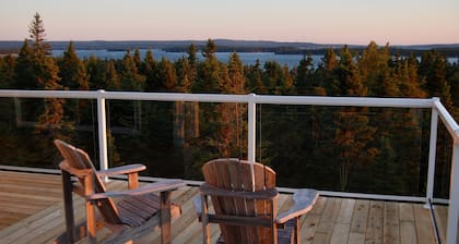 Island House Above Trees! 360° Oceanview, 4BR, Car-Accessible, Near Lunenburg