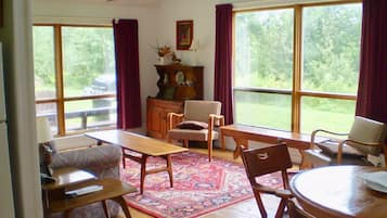 Téléviseur connecté, livres, chaîne audio