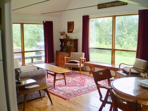 Smart TV, books, stereo