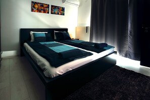 4 عدّة غرف نوم ومكتب ومكواة/لوح كي وواي فاي