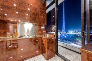 Fridge, microwave, oven, stovetop - Exclusive Stays - Gallery Penthouse (Southbank)