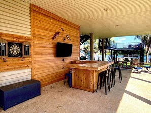 Terrace/patio - Bayou Life Lodging, Charter Fishing, Ecotourism. Only 25 miles to French Quarter (Barataria)