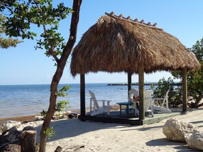 Property grounds - Oceanfront Property in Kawama Tower with Elevator, Lagoon and 2 Heated Pools (Key Largo)