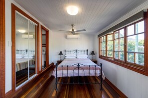 5 bedrooms, soundproofing, iron/ironing board, travel cot