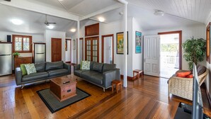 Interior - ISLAND ADVENTURE HOLIDAY HOUSE (Picnic Bay)