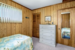 4 bedrooms, iron/ironing board, free WiFi