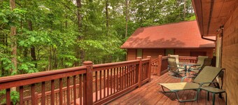 Jake's Hideawayは暖炉、ホットタブ、ビリヤード台、Wi-Fiを備えた居心地の良い休暇です