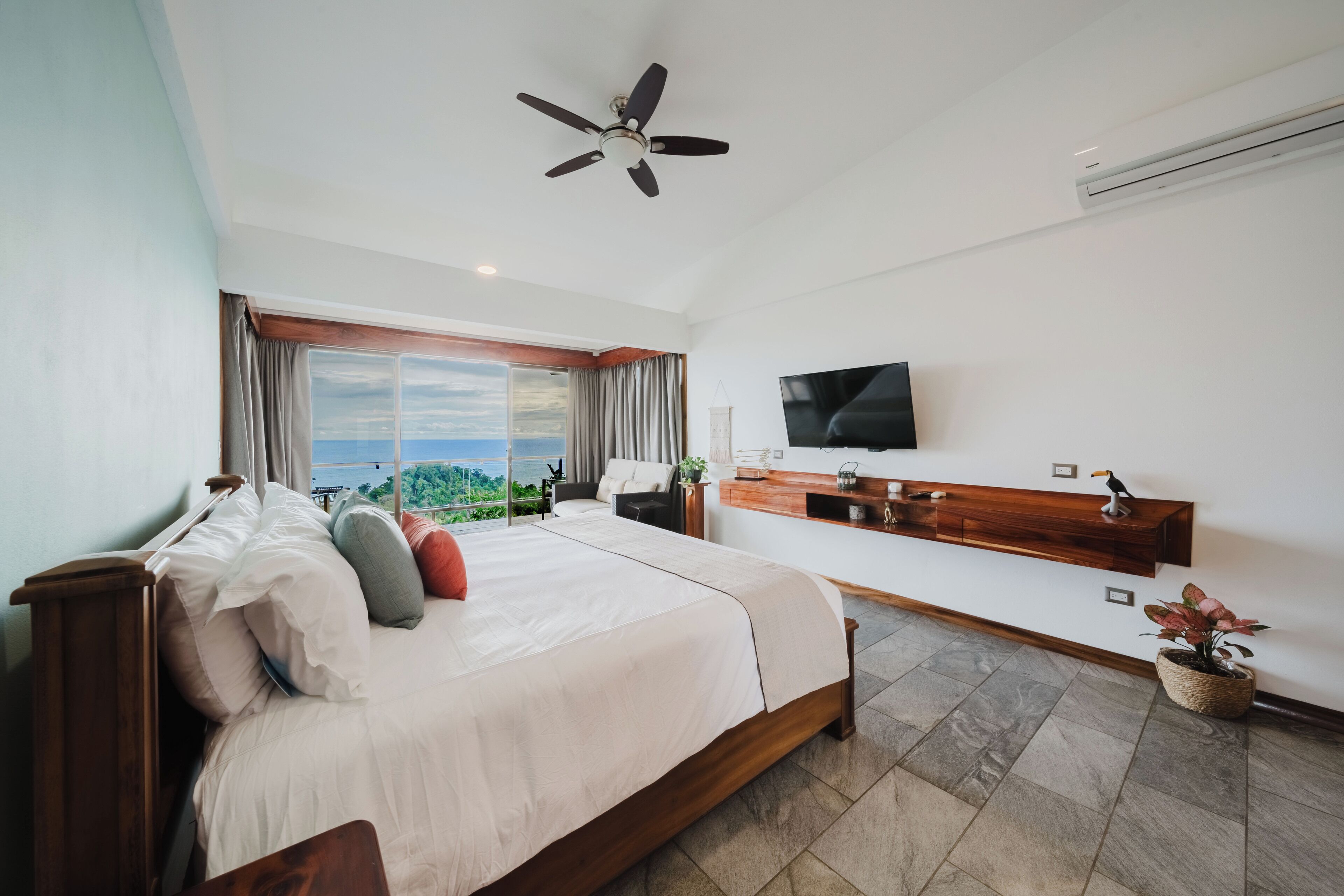 5 bedrooms, WiFi, bed sheets