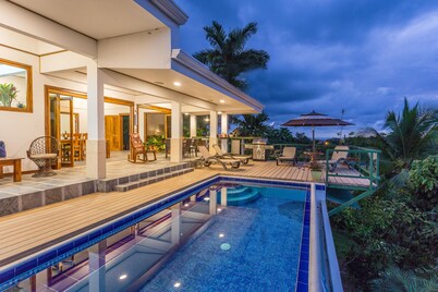 Million dollar Sunset Views and centrally located in Manuel Antonio