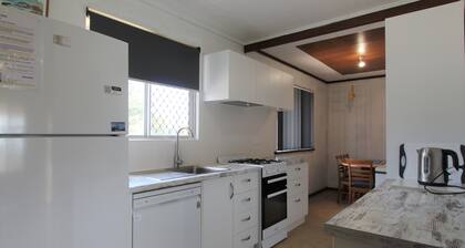 Fisherman's Shack: 2 BR, 1 BA House in Jurien Bay, Sleeps 6