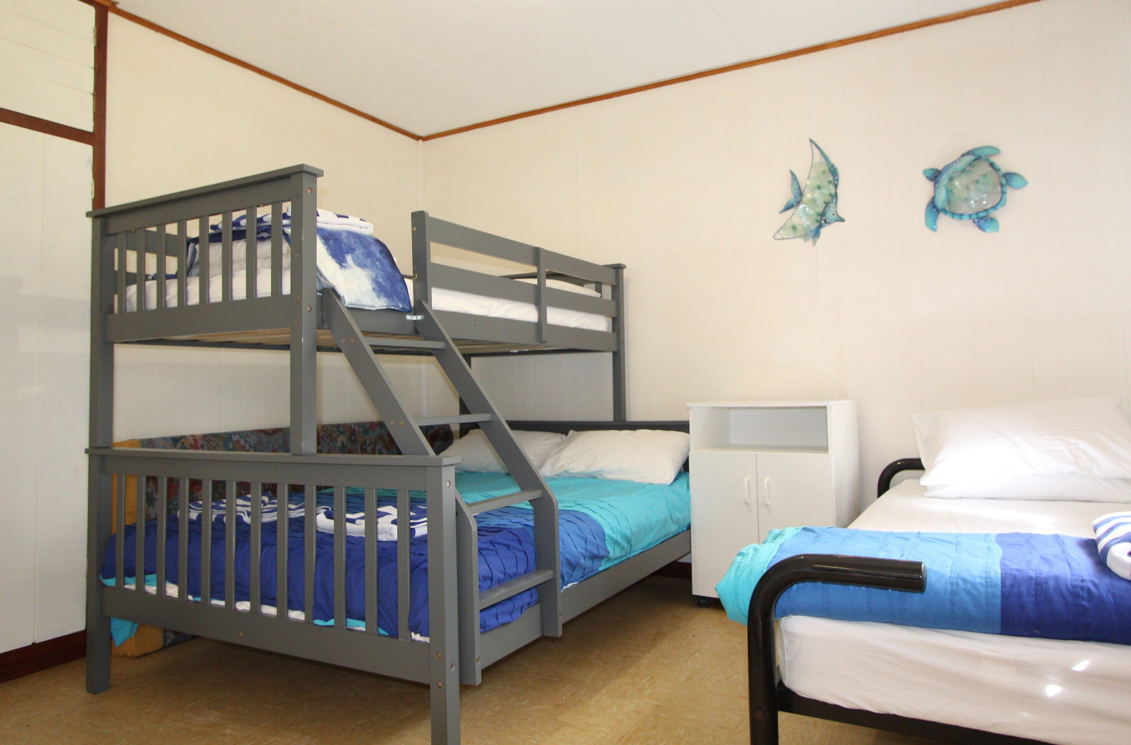 2 間睡房、熨斗/熨衫板、床單