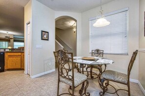 Dining - Oakwater - Spacious 3BR 2.5BA townhome, gated (Kissimmee)