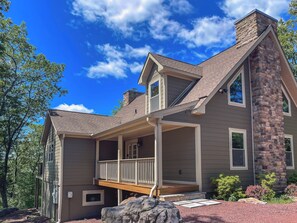 Exterior - Boulderview Lodge, near JFBB with private mountain views, hot tub, and fireplace (Lake Harmony)