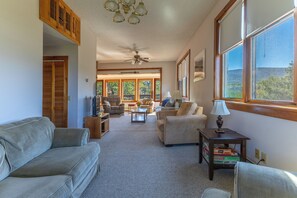 Smart TV, DVD player, stereo - BAR HARBOR WEEKLY RENTALS, IN TOWN HOMES  BORDERS ACADIA, MILLION DOLLAR VIEW (Bar Harbor)