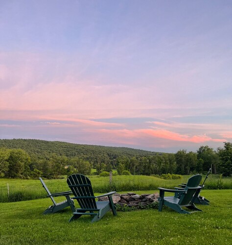 3 BR maalaistalo Kuvankaunis 105-Acre työ luomutila lähellä Vermont