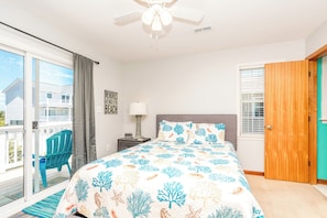 Room - What Time Is It? - Quaint 3 BR Home - Check in any day! (Surf City)
