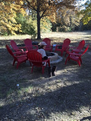 Property grounds - Private 7 Bedroom Country Home On 5 Acres 10 Min From The Lake- Pool/Hot tub (kemp)