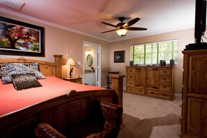 7 bedrooms, desk, iron/ironing board, travel cot - Private 7 Bedroom Country Home On 5 Acres 10 Min From The Lake- Events/Reunions  (kemp)