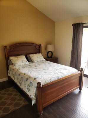 2 Schlafzimmer, Schreibtisch, Bügeleisen/Bügelbrett, WLAN
