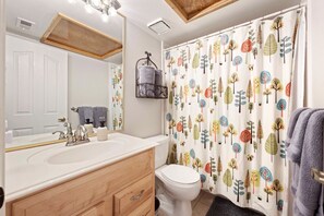 Combined shower/tub, hair dryer, towels - Peaceful Sports Village Retreat | Beautiful Mountain Views, Pools & Patio (St George)