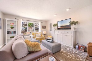 Smart TV, table football, ping pong - Peaceful Sports Village Retreat | Beautiful Mountain Views, Pools & Patio (St George)