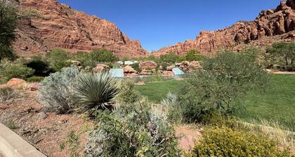 Peaceful Sports Village Retreat | Beautiful Mountain Views, Pools & Patio